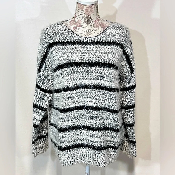 CALVIN KLEIN Black‎ and white stripe crew neck sweater size M - Picture 1 of 12